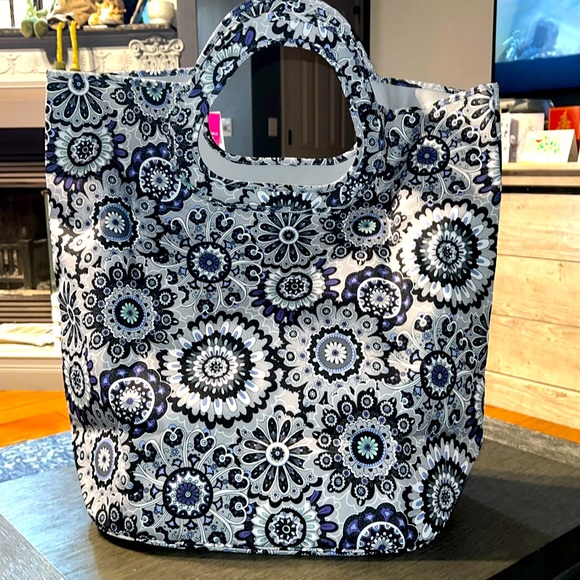 🆕❣️Vera Bradley Tranquil Medallion Patter Throw Blanket & Collapsible Hamper - Picture 7 of 9